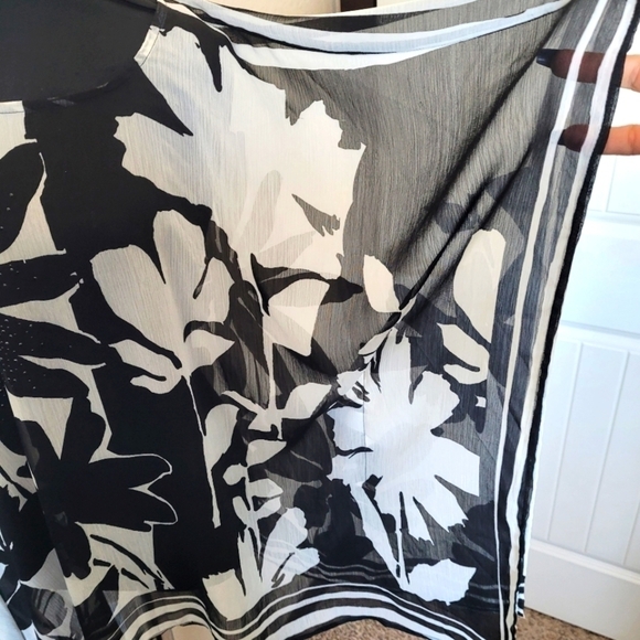 Laura Ashley Sheer black & white Floral Blouse - Picture 5 of 7